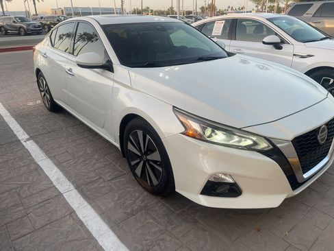 Used 2019 Nissan Altima 2.5 SL FWD image 2