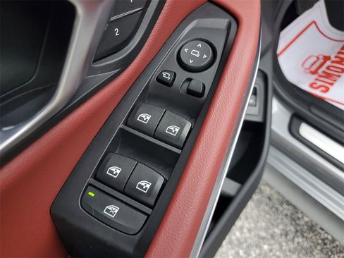 Used 2024 BMW 330i Sedan image 19