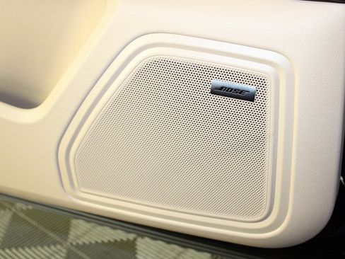 Used 2025 Porsche Macan image 16