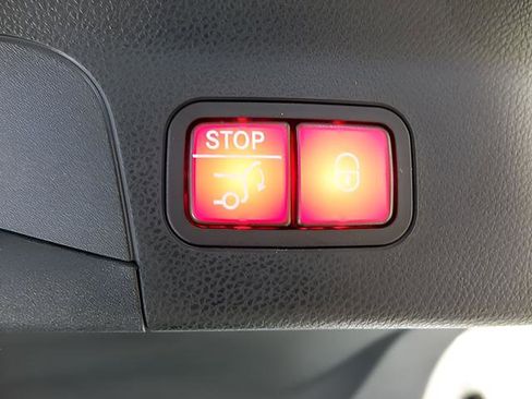 Used 2023 Mercedes-Benz GLC 300 4MATIC Coupe image 26