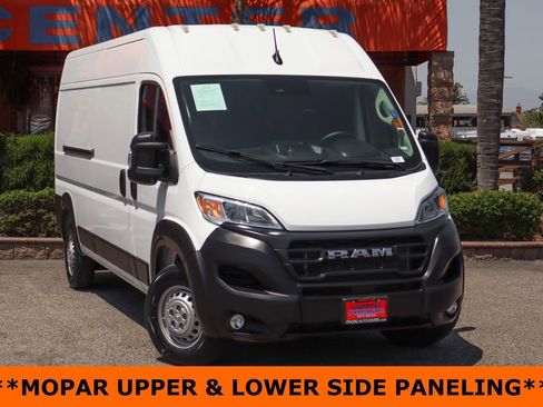 Used 2025 RAM ProMaster 2500 w/ Convenience Group FWD image 2
