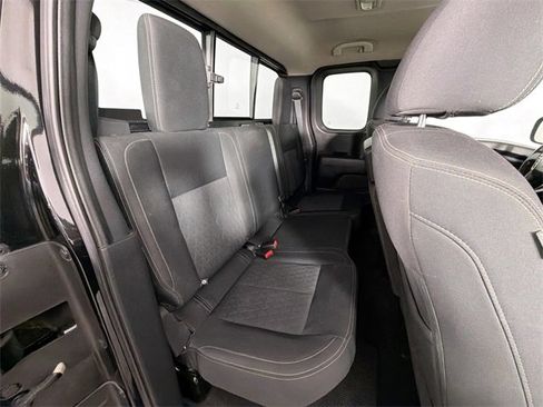 Used 2018 Nissan Titan SV image 26