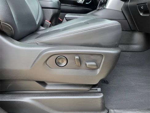 Used 2021 Chevrolet Tahoe Z71 w/ Luxury Package image 16