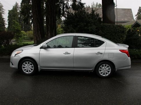 Used 2015 Nissan Versa SV image 12