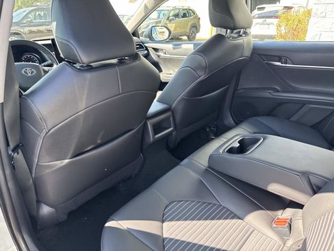 Used 2022 Toyota Camry SE w/ Carpet Mat Package (TMS) image 9