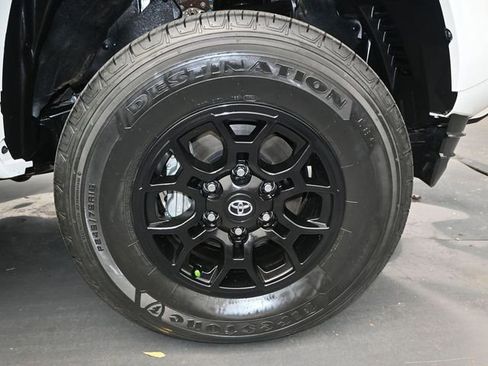 Used 2022 Toyota Tacoma SR5 w/ Technology Package image 16