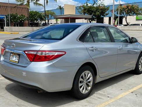 Used 2017 Toyota Camry LE FWD image 6