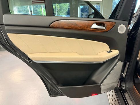 Used 2013 Mercedes-Benz GL 550 4MATIC w/ On/Off-Road Pkg image 31