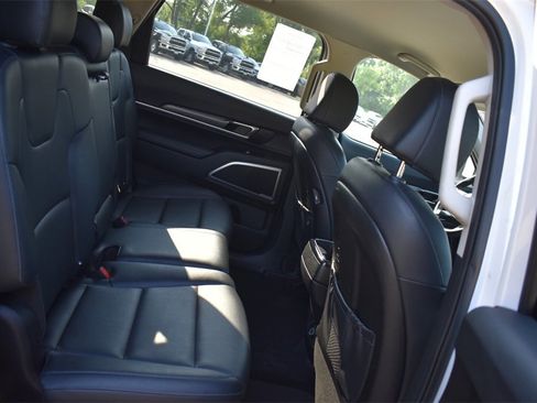 Used 2022 Kia Telluride LX image 16