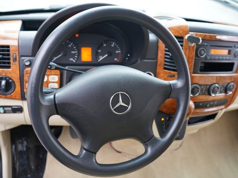 Used 2013 Mercedes-Benz Sprinter 2500 image 12