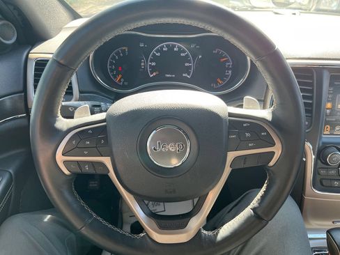 Used 2017 Jeep Grand Cherokee Limited w/ Luxury Group II RWD image 4