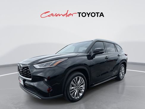 Certified 2026 Toyota Highlander Platinum image 1