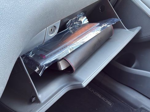 Used 2016 Kia Sorento SX image 16