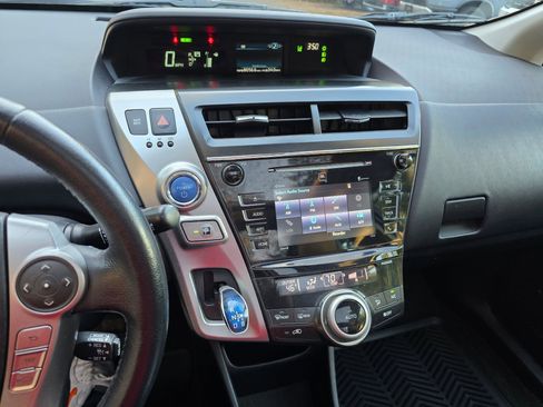 Used 2016 Toyota Prius V Five image 25