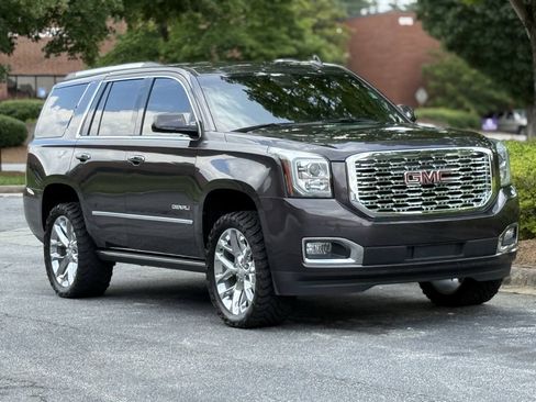 Used 2018 GMC Yukon Denali w/ Denali Ultimate Package AWD/4WD image 3