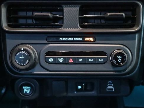 New 2025 Ford Maverick Lariat w/ Black Appearance Package image 13