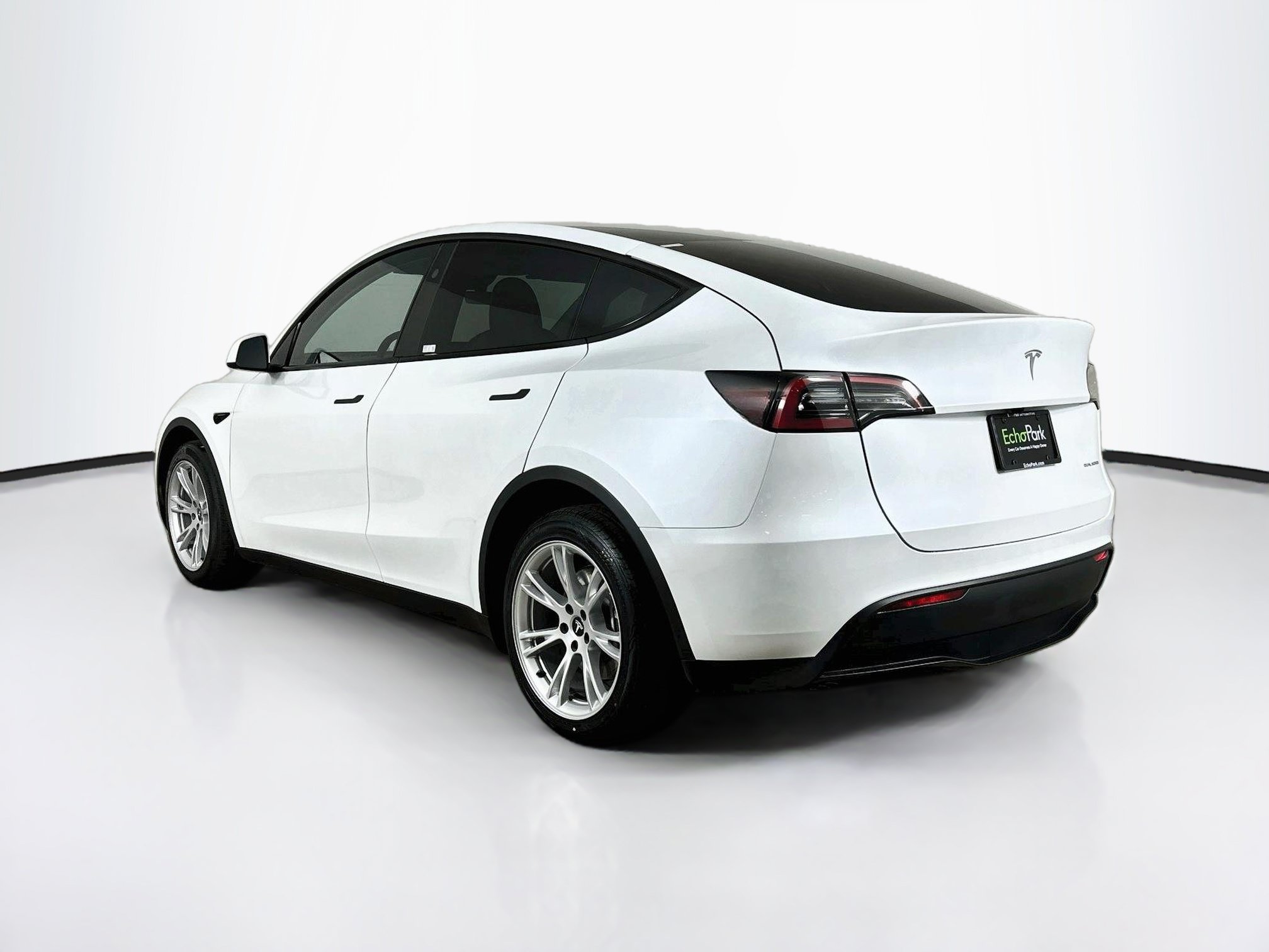 Used 2024 Tesla Model Y Long Range AWD/4WD image 5