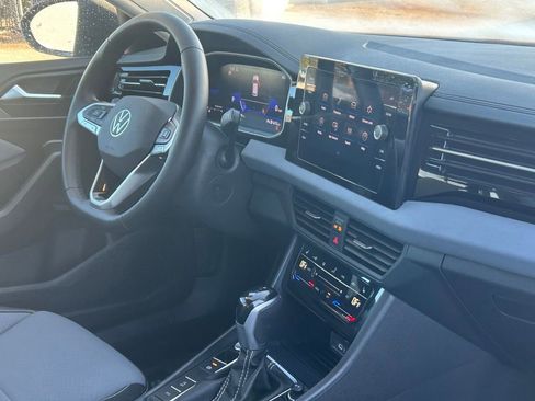 Used 2025 Volkswagen Jetta SE image 24