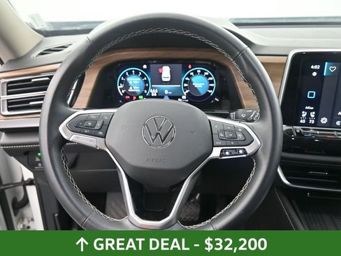 Used 2025 Volkswagen Atlas SE image 30