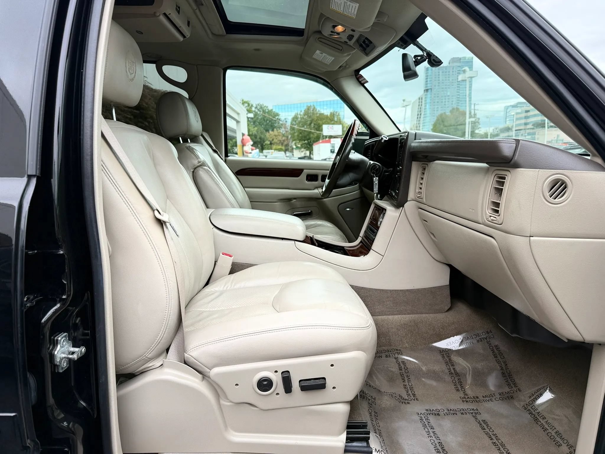 Used 2005 Cadillac Escalade AWD image 36
