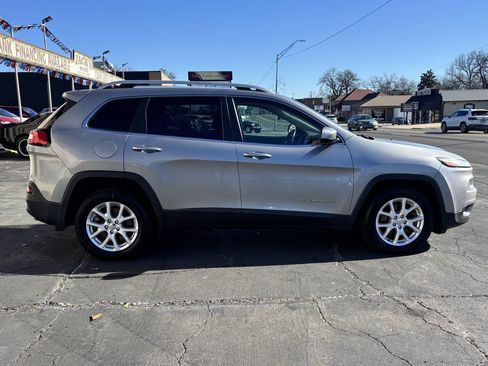 Used 2016 Jeep Cherokee Latitude image 4