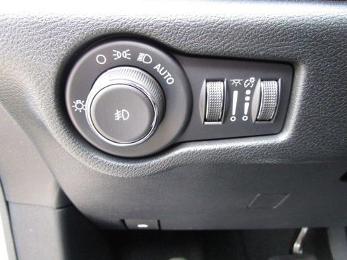 New 2026 Chrysler Pacifica Select image 14