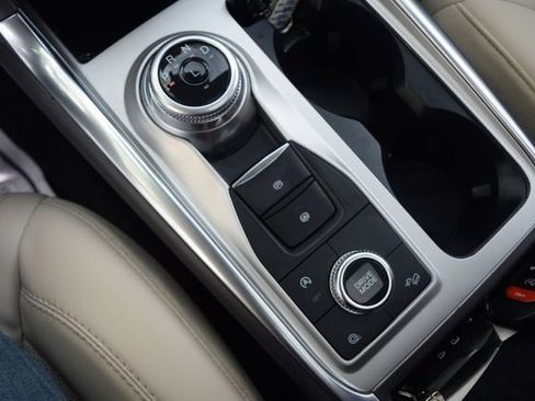 Used 2023 Ford Explorer Platinum w/ Technology Package AWD/4WD image 12