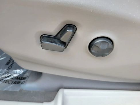 Used 2021 Chrysler Voyager LX image 25