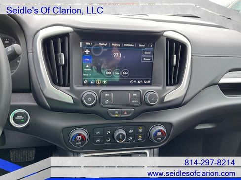 Used 2024 GMC Terrain SLT image 5