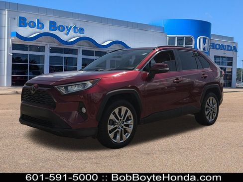 Used 2019 Toyota RAV4 XLE Premium FWD image 1