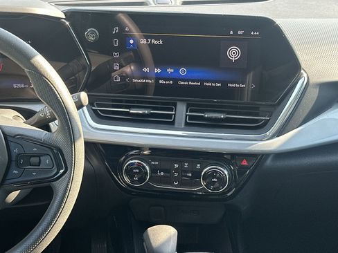 Used 2025 Chevrolet Trax LT image 25