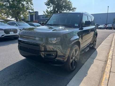 Used 2025 Land Rover Defender 110 X-Dynamic SE AWD/4WD image 3