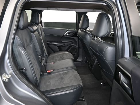 Used 2022 Mitsubishi Outlander SE image 42