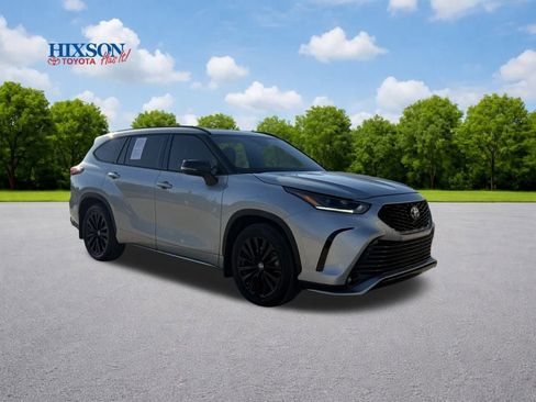 Used 2023 Toyota Highlander XSE image 1
