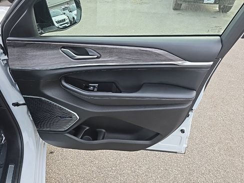 Certified 2022 Jeep Grand Cherokee L Overland image 10