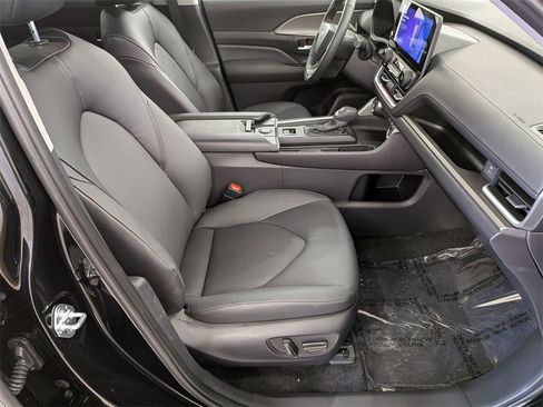 Used 2026 Toyota Grand Highlander XLE image 36