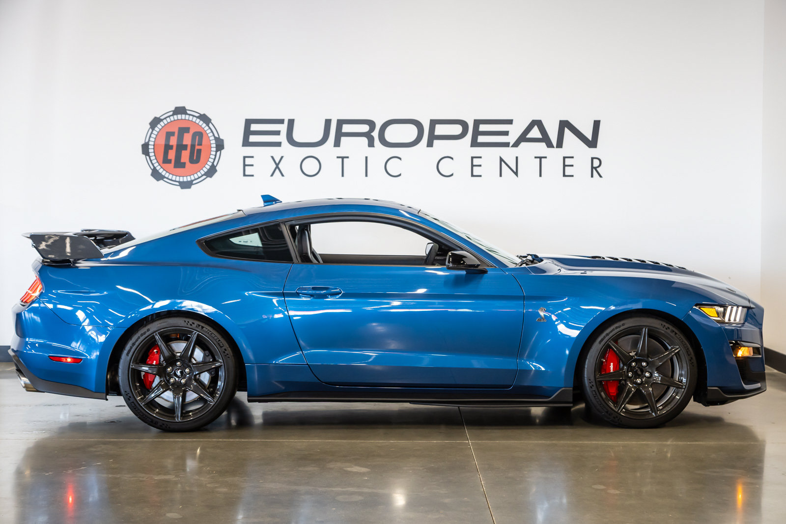 Used 2020 Ford Mustang Shelby GT500 w/ Carbon Fiber Track Pack RWD image 11