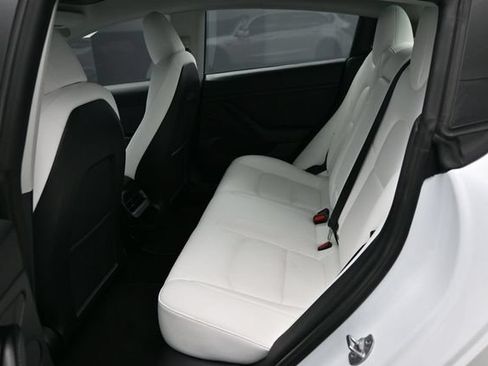Used 2022 Tesla Model 3 Standard Range RWD image 11
