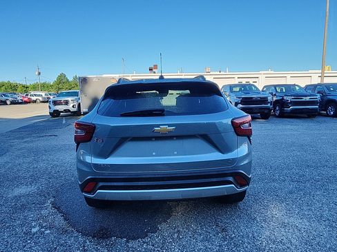 Used 2024 Chevrolet Trax LT w/ Driver Confidence Package FWD image 4