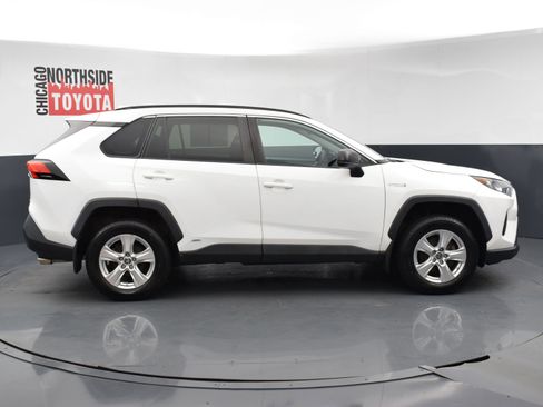 Used 2021 Toyota RAV4 LE AWD/4WD image 5