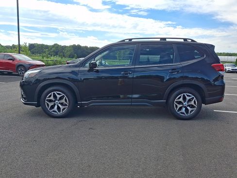 Certified 2023 Subaru Forester Premium AWD/4WD image 4