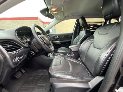 Used 2019 Jeep Cherokee Limited AWD/4WD image 10