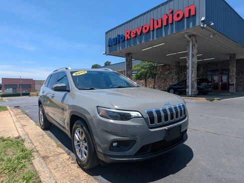 Used 2019 Jeep Cherokee Latitude Plus AWD/4WD image 1