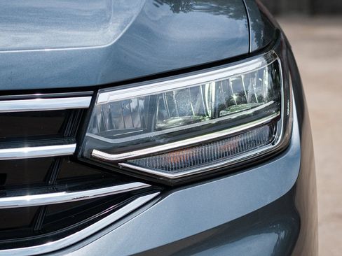 Certified 2023 Volkswagen Tiguan SE AWD/4WD image 3