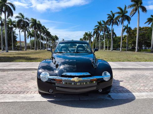 Used 2006 Chevrolet SSR w/ Preferred Equipment Group RWD image 2