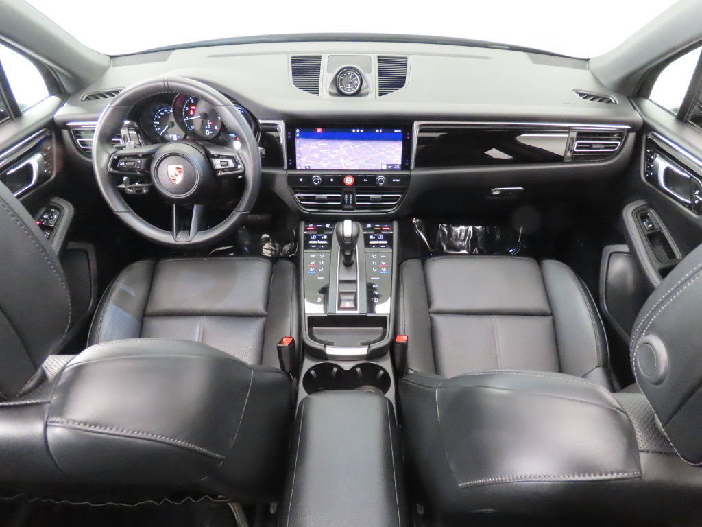Certified 2025 Porsche Macan AWD/4WD image 15