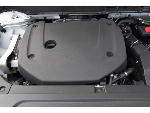 Certified 2025 Volvo XC90 B6 Ultra AWD/4WD image 28
