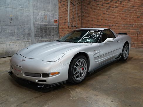 Used 2003 Chevrolet Corvette Z06 w/ Memory Package, 3 Drivers RWD image 7