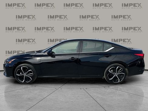 Used 2025 Nissan Altima 2.5 SR image 2