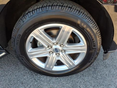 Used 2020 Ford Expedition XLT w/ Equipment Group 202A image 9